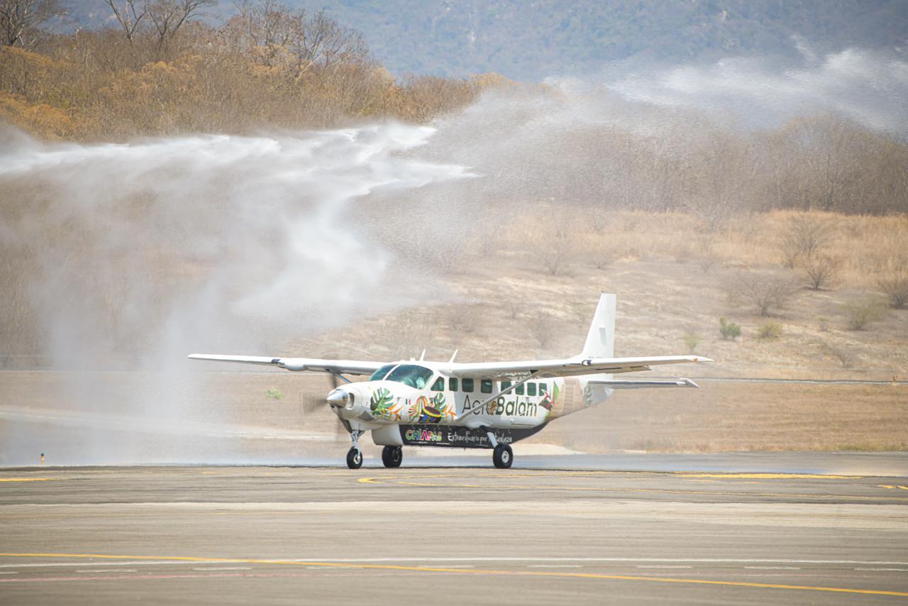 Inauguran el vuelo Tuxtla Gutiérrez–Bahías de Huatulco de Aerobalam ...